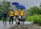 Di Tengah Hujan Deras, Kadis DBMBK Sulsel Tinjau Patahan dan Longsoran Jalan Pekkae-Bts Soppeng